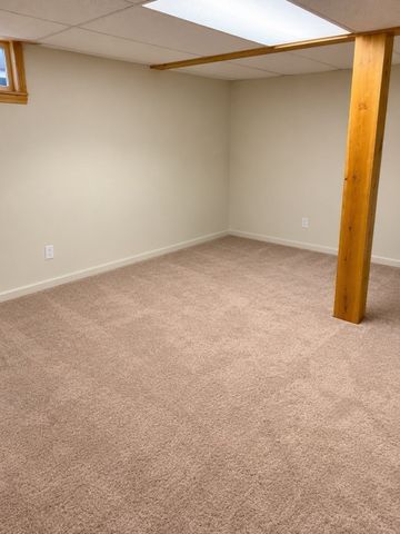28 Londonderry Road, Framingham, MA 01701