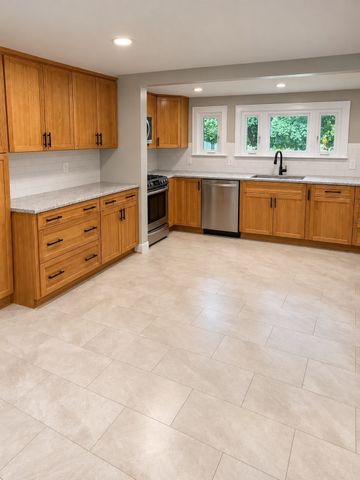 28 Londonderry Road, Framingham, MA 01701