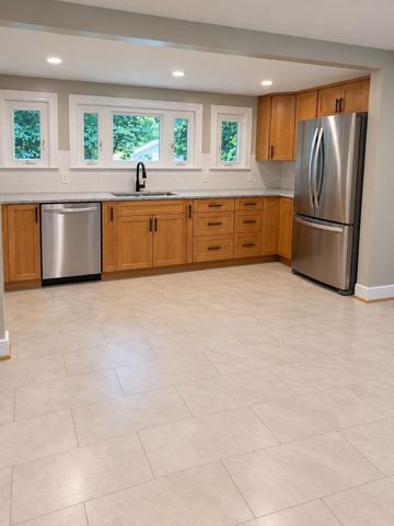 28 Londonderry Road, Framingham, MA 01701