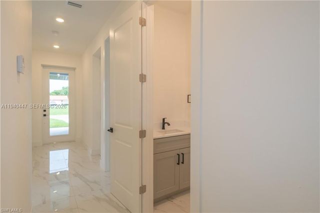 2045 Carver Avenue, Fort Myers, FL 33916
