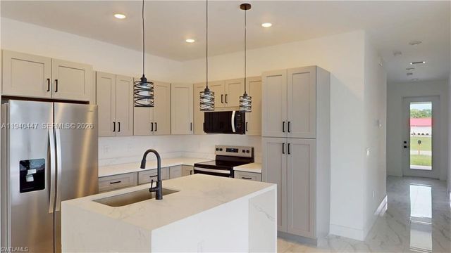 2045 Carver Avenue, Fort Myers, FL 33916