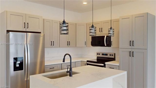 2045 Carver Avenue, Fort Myers, FL 33916