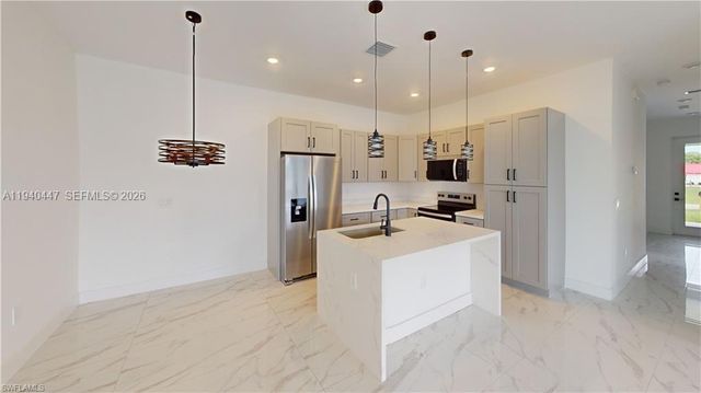 2045 Carver Avenue, Fort Myers, FL 33916