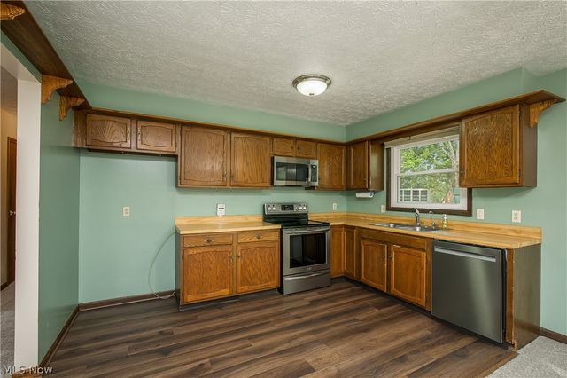 1425 Galaxy Drive, Mogadore, OH 44260