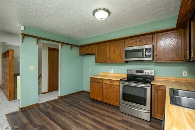 1425 Galaxy Drive, Mogadore, OH 44260