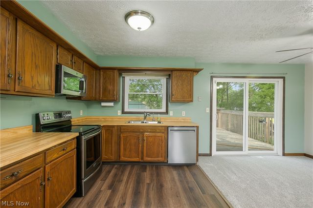 1425 Galaxy Drive, Mogadore, OH 44260
