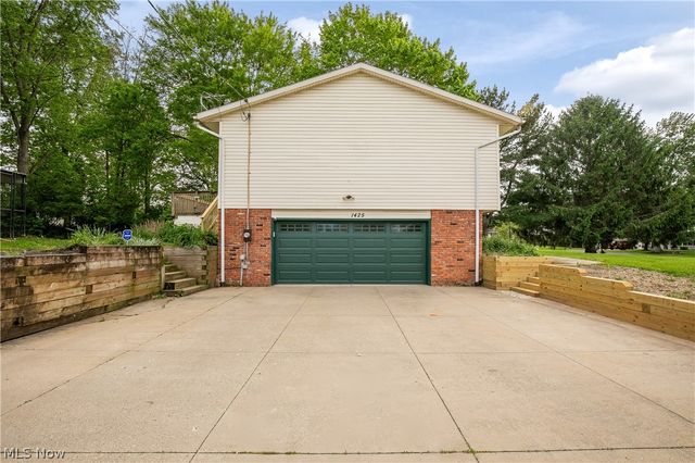 1425 Galaxy Drive, Mogadore, OH 44260
