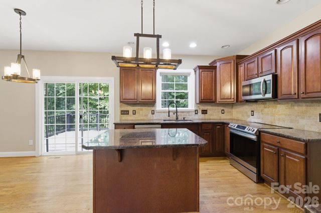190 Meadow Glen Drive, Troutman, NC 28166