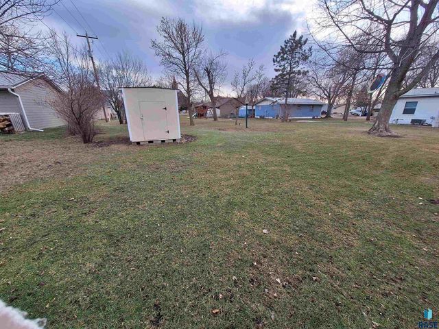 231 W Washington Ave Avenue, Salem, SD 57058