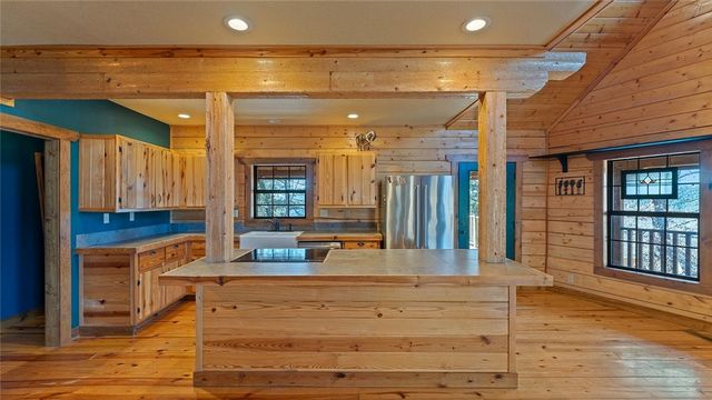 4 Quail Run Drive, Holiday Island, AR 72631