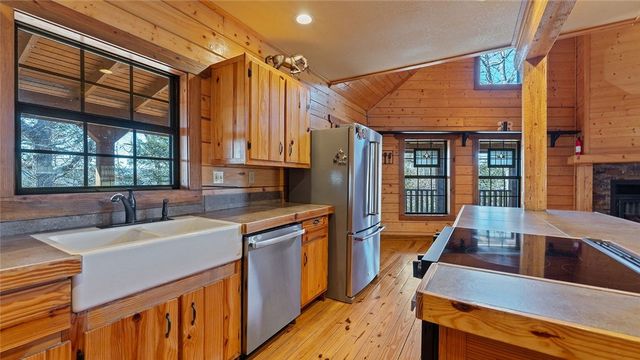 4 Quail Run Drive, Holiday Island, AR 72631