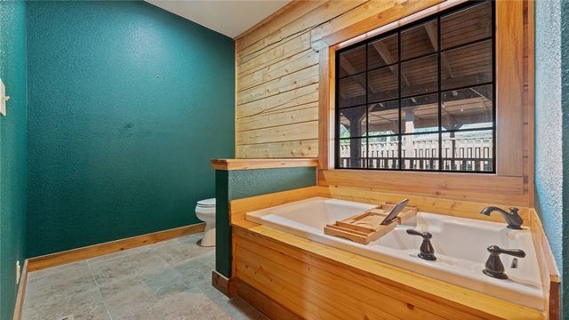 4 Quail Run Drive, Holiday Island, AR 72631