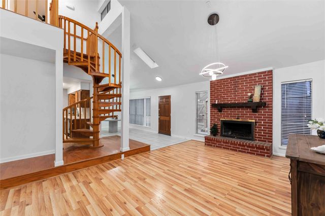 13911 Hollowgreen Drive, Houston, TX 77082