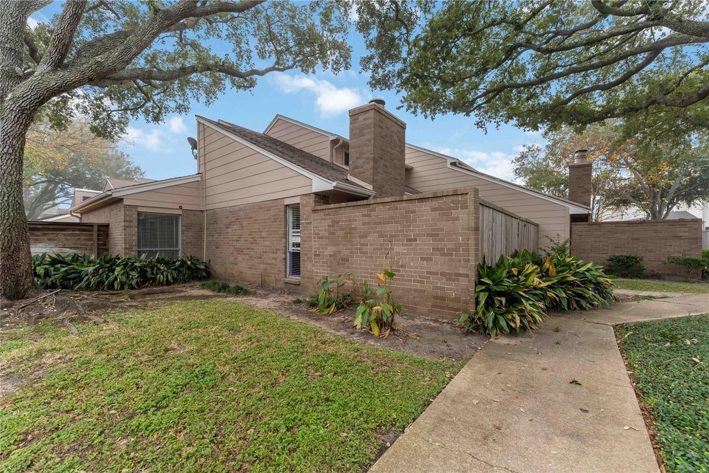 13911 Hollowgreen Drive, Houston, TX 77082