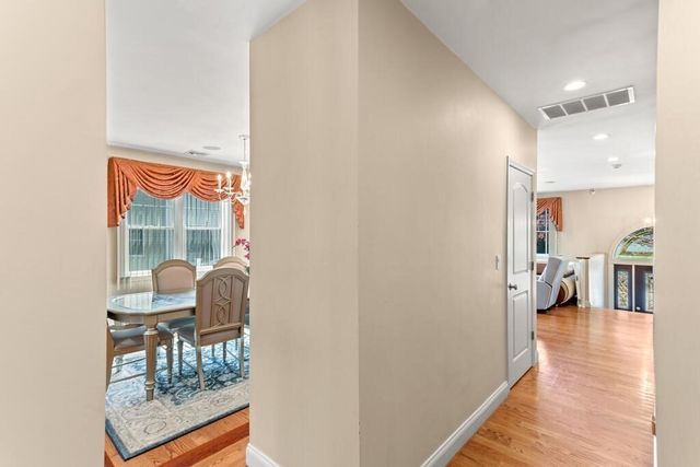 296 College Farm Rd, Waltham, MA 02451
