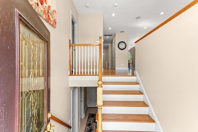 296 College Farm Rd, Waltham, MA 02451