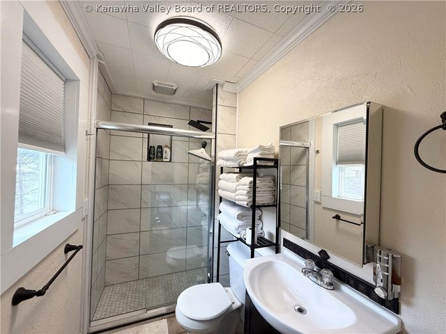 690 Hopkins Avenue, Danville, WV 25130