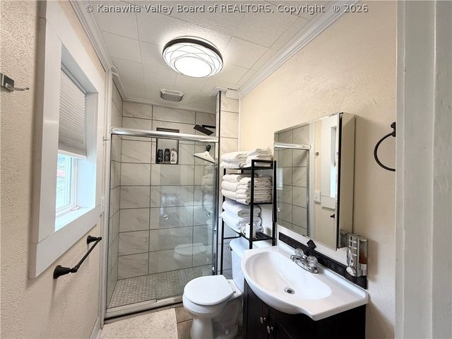 690 Hopkins Avenue, Danville, WV 25130