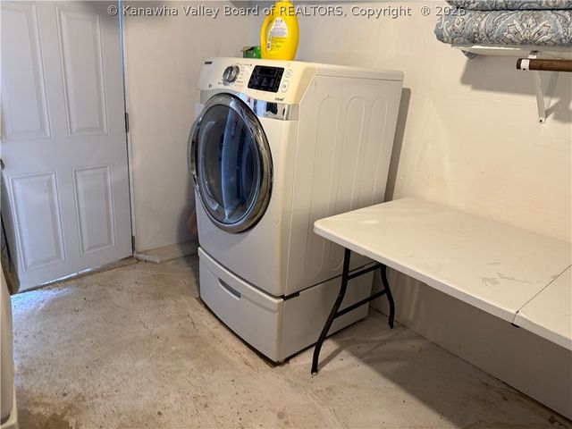 690 Hopkins Avenue, Danville, WV 25130