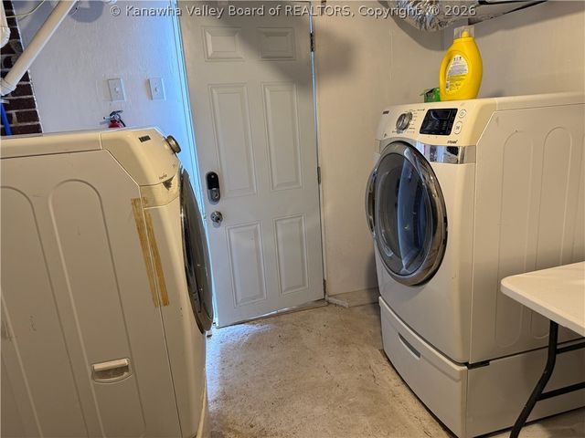 690 Hopkins Avenue, Danville, WV 25130