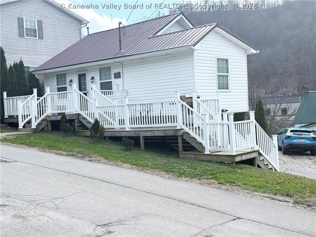 690 Hopkins Avenue, Danville, WV 25130
