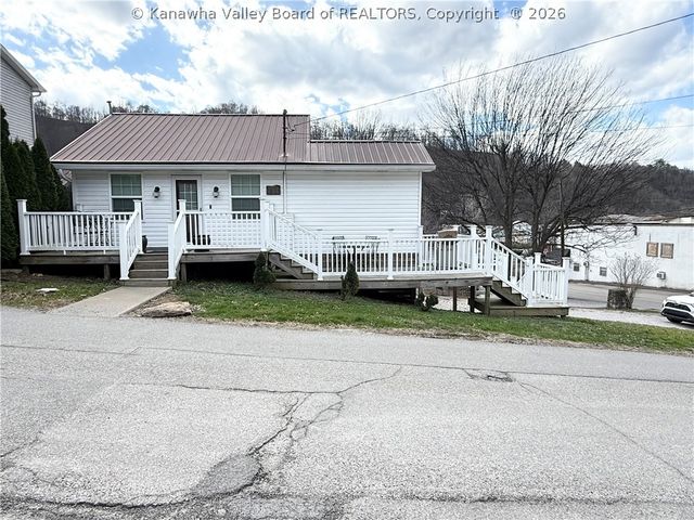 690 Hopkins Avenue, Danville, WV 25130
