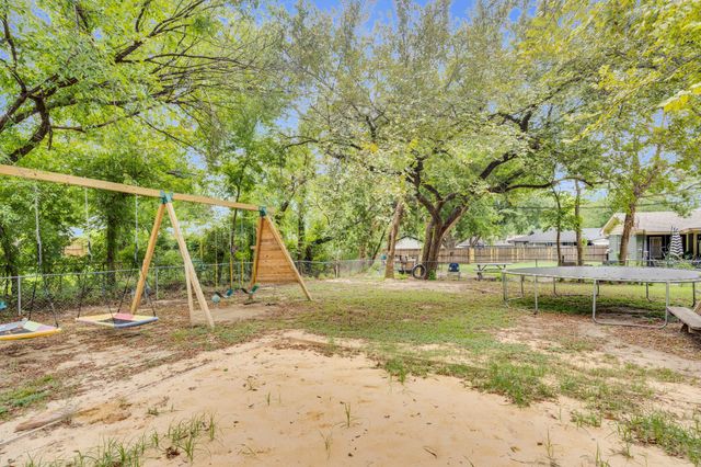 805 Loy Lane, Ennis, TX 75119