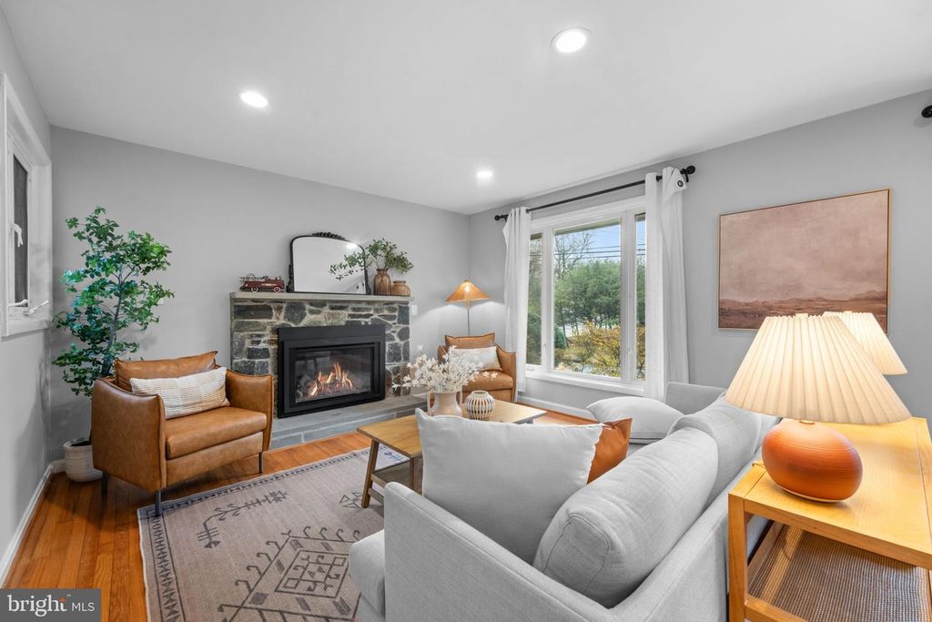 8801 CLIFFORD AVE, Chevy Chase, MD 20815