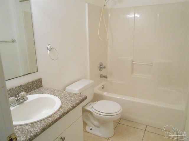 1989 Coral Reef Rd, Pensacola, FL 32506