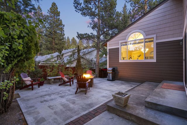 1974 NW Newport Hills Drive, Bend, OR 97703