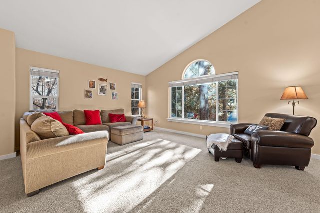 1974 NW Newport Hills Drive, Bend, OR 97703