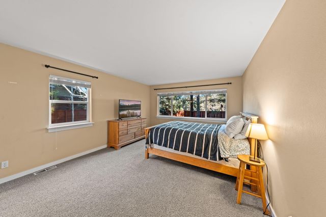 1974 NW Newport Hills Drive, Bend, OR 97703