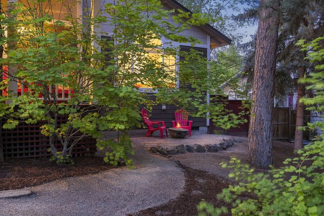 1974 NW Newport Hills Drive, Bend, OR 97703
