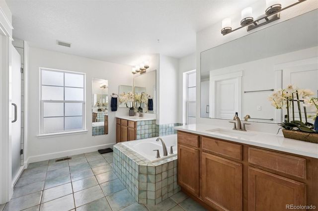 8775 E 28th Avenue, Denver, CO 80238