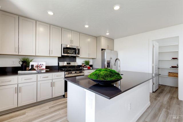 8588 E Love Ct, Nampa, ID 83687