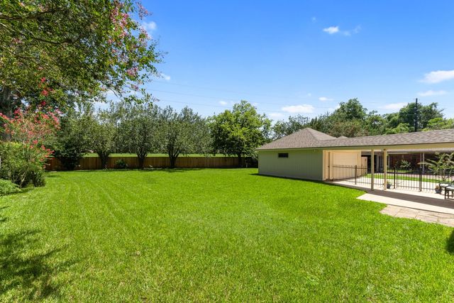 4519 Warwick Drive, Sugar Land, TX 77479