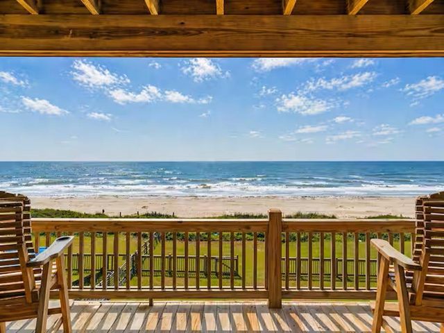 1684 Highway 87, Gilchrist, TX 77617