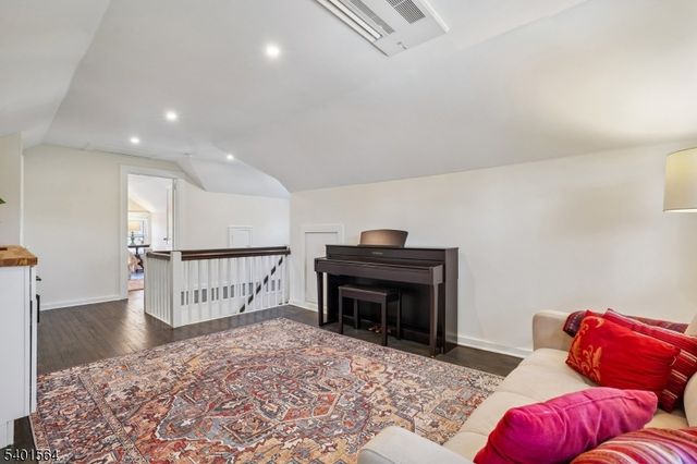 346 Elmwood Ave, Maplewood Twp., NJ 07040