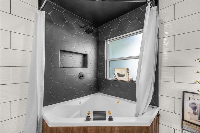 1313 W Sanford Street, Arlington, TX 76012