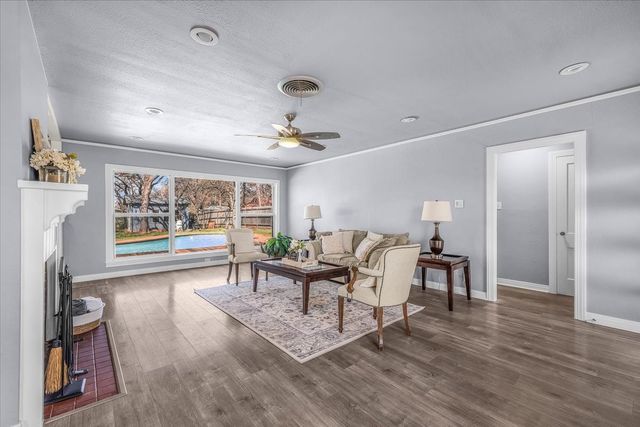 1313 W Sanford Street, Arlington, TX 76012