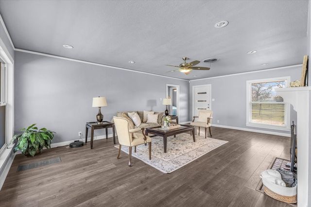 1313 W Sanford Street, Arlington, TX 76012