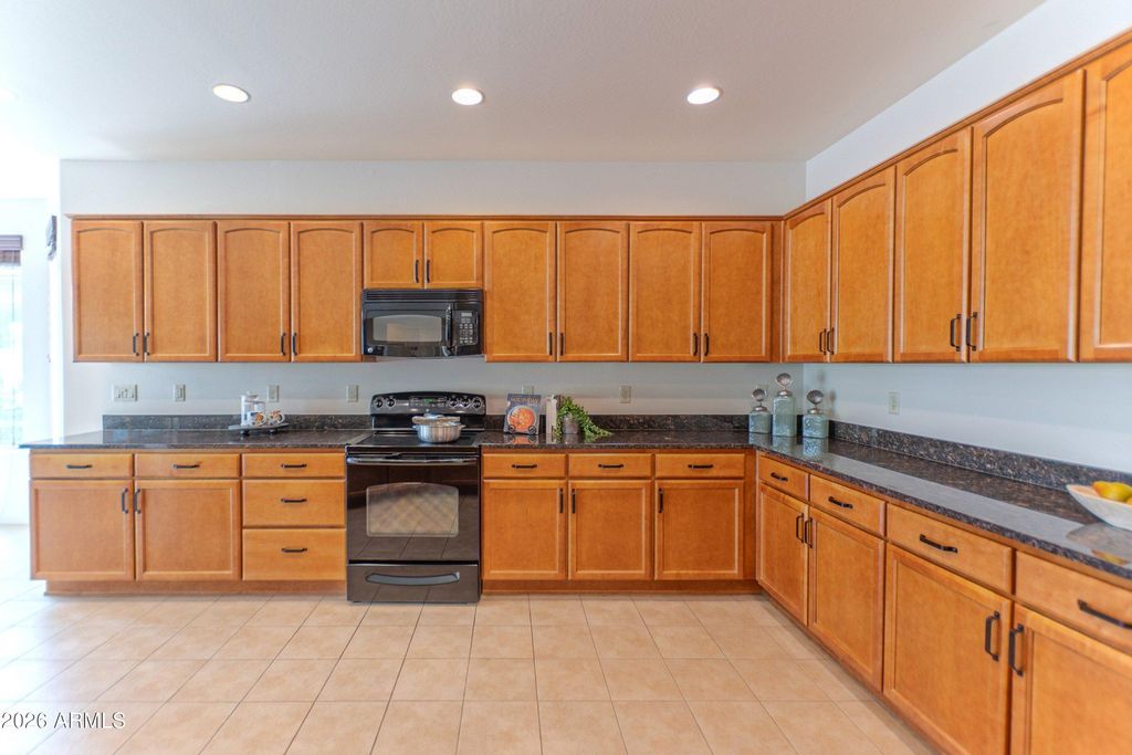 Image 6 of property listing at 16464 W VIRGINIA Avenue, Goodyear, AZ 85395