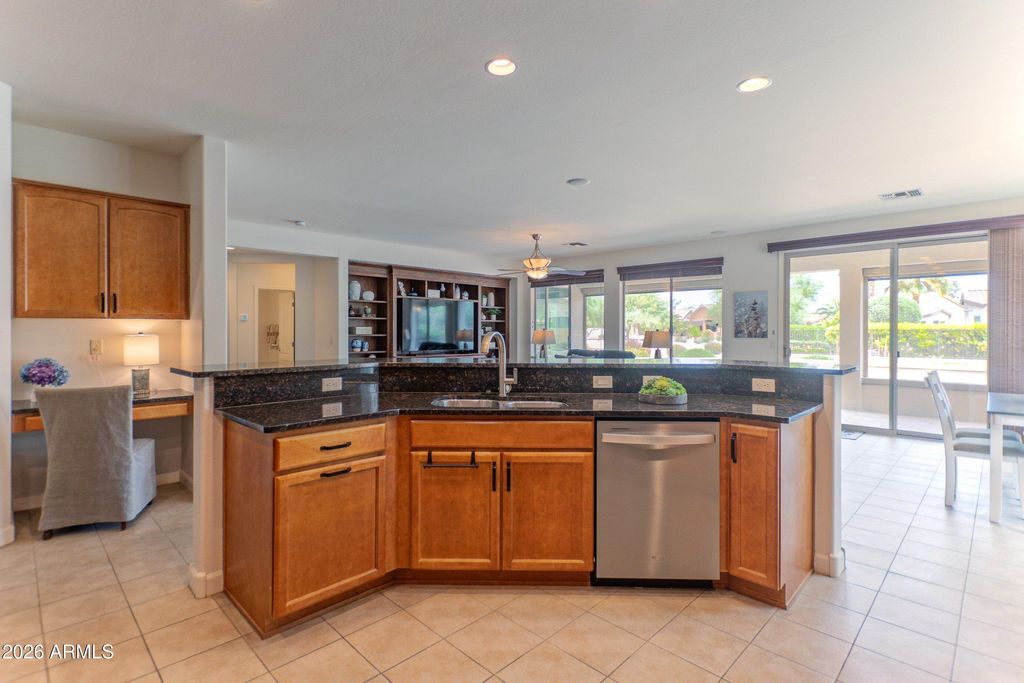 Image 7 of property listing at 16464 W VIRGINIA Avenue, Goodyear, AZ 85395