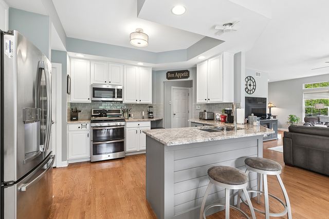 12013 S 76th Avenue, Palos Heights, IL 60463