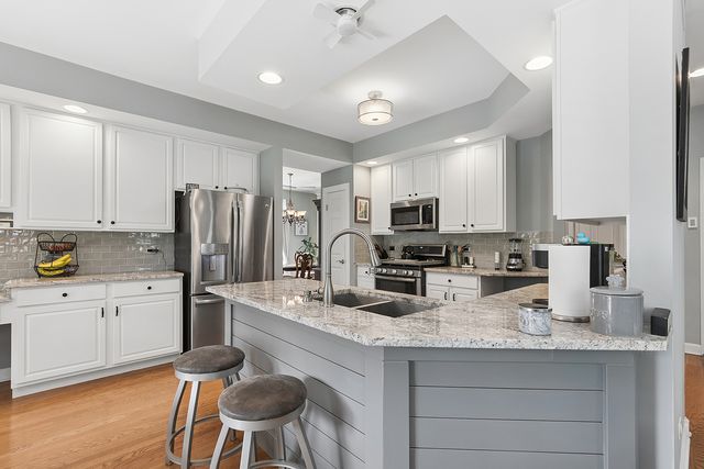 12013 S 76th Avenue, Palos Heights, IL 60463
