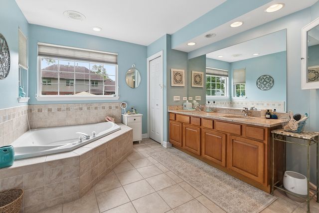 12013 S 76th Avenue, Palos Heights, IL 60463