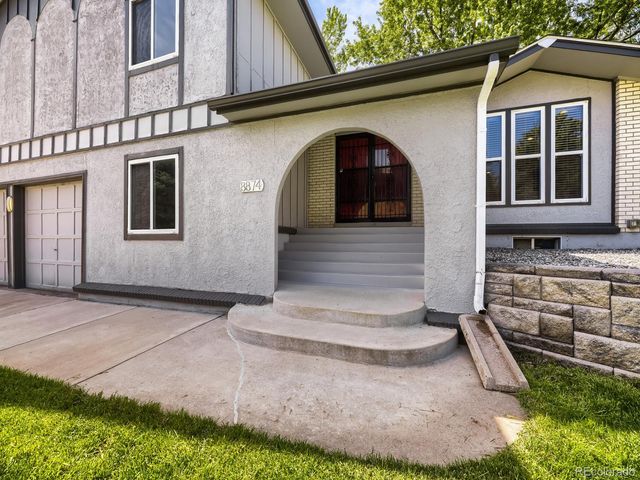 8874 W Harvard Drive, Lakewood, CO 80227