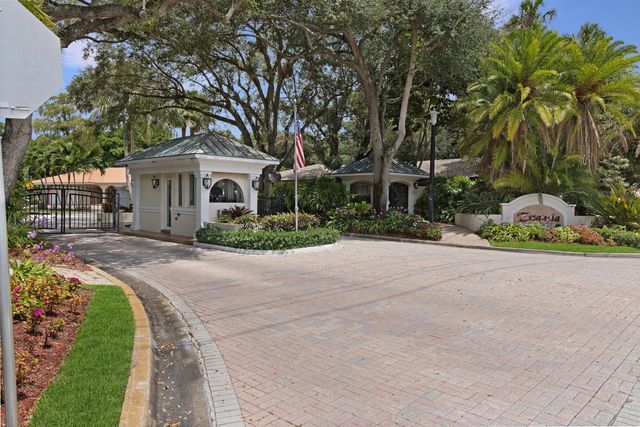 6532 Serena Lane, Boca Raton, FL 33433
