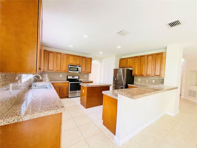 7427 SW 189th St, Cutler Bay, FL 33157
