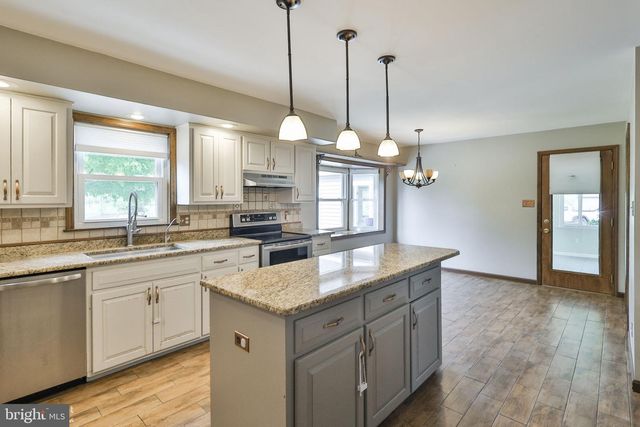4074 OLD SENTRY RD, Allentown, PA 18104